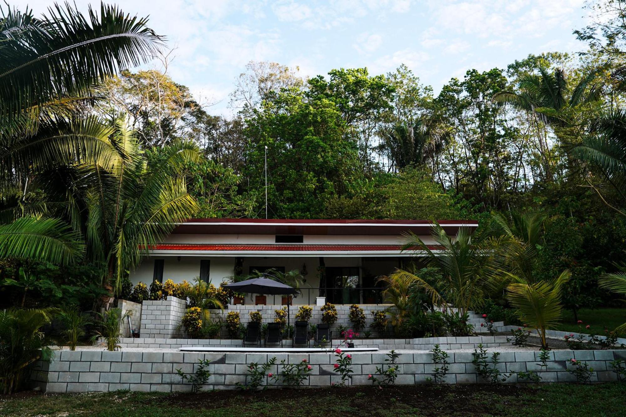 House In The Palm Forest Puerto Carrillo Eksteriør billede